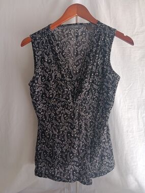 Liz Claiborne Black Paisley Sleeveless V-Neck Blouse